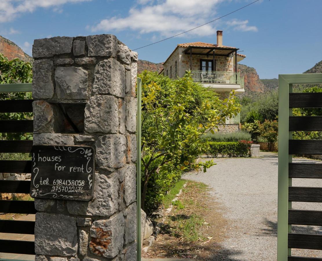 Picturesque Houses Leonídion Buitenkant foto